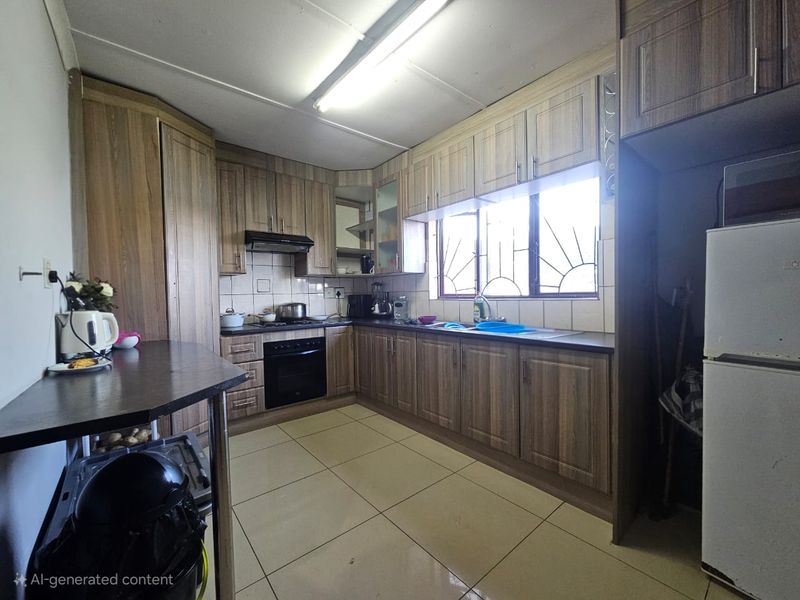 A comfortable 3 bedroom house with a large land for improvements in a suburb with beautiful sea view - Photo 6