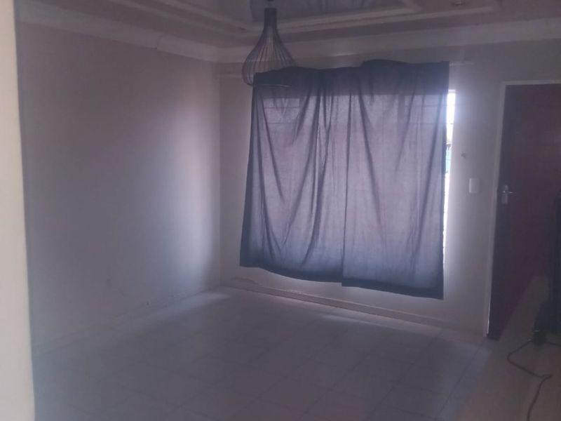 2 Bedroom House For Sale in The Orchards - Photo 5