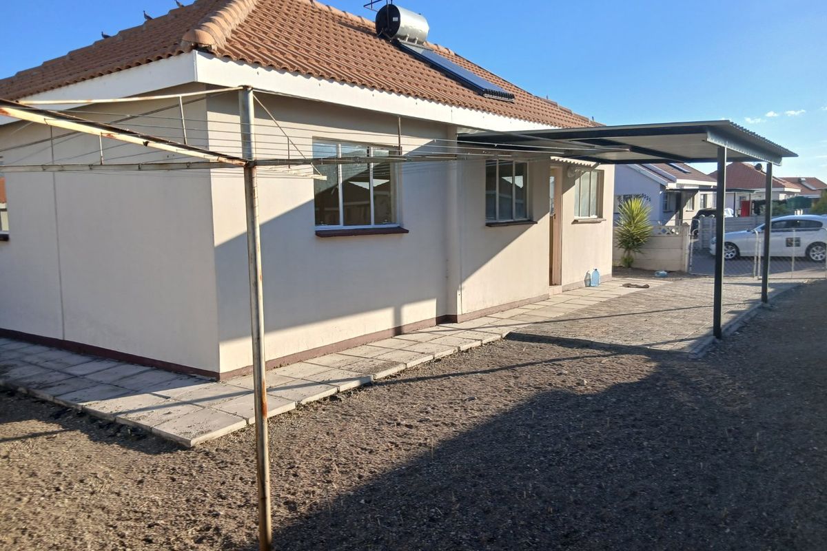 Fresh start in Platinum Village - Move in Ready & Waiting for You! - Photo 2