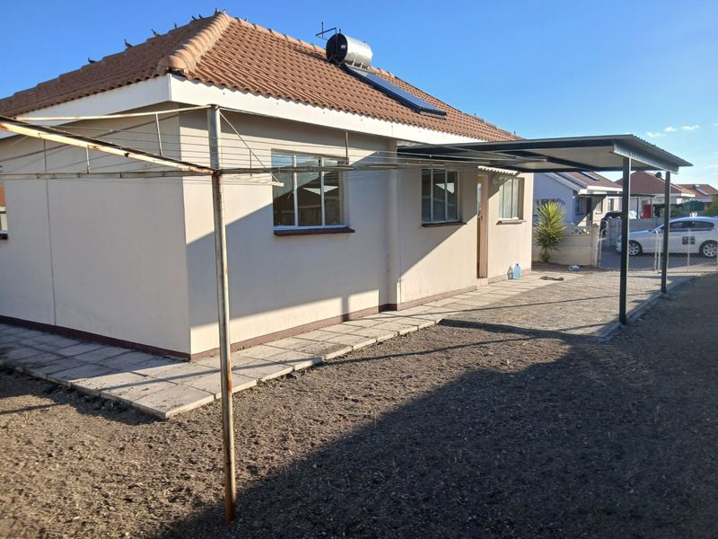 Fresh start in Platinum Village - Move in Ready & Waiting for You! - Photo 2