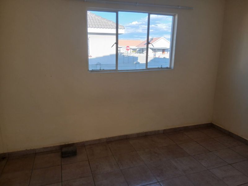 Fresh start in Platinum Village - Move in Ready & Waiting for You! - Photo 9