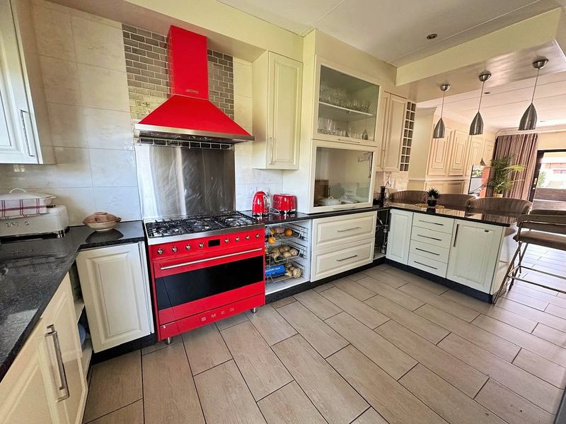 The BEST Buy ever - Bargain,  Elegant,  Spacious, Tranquil. - Photo 8