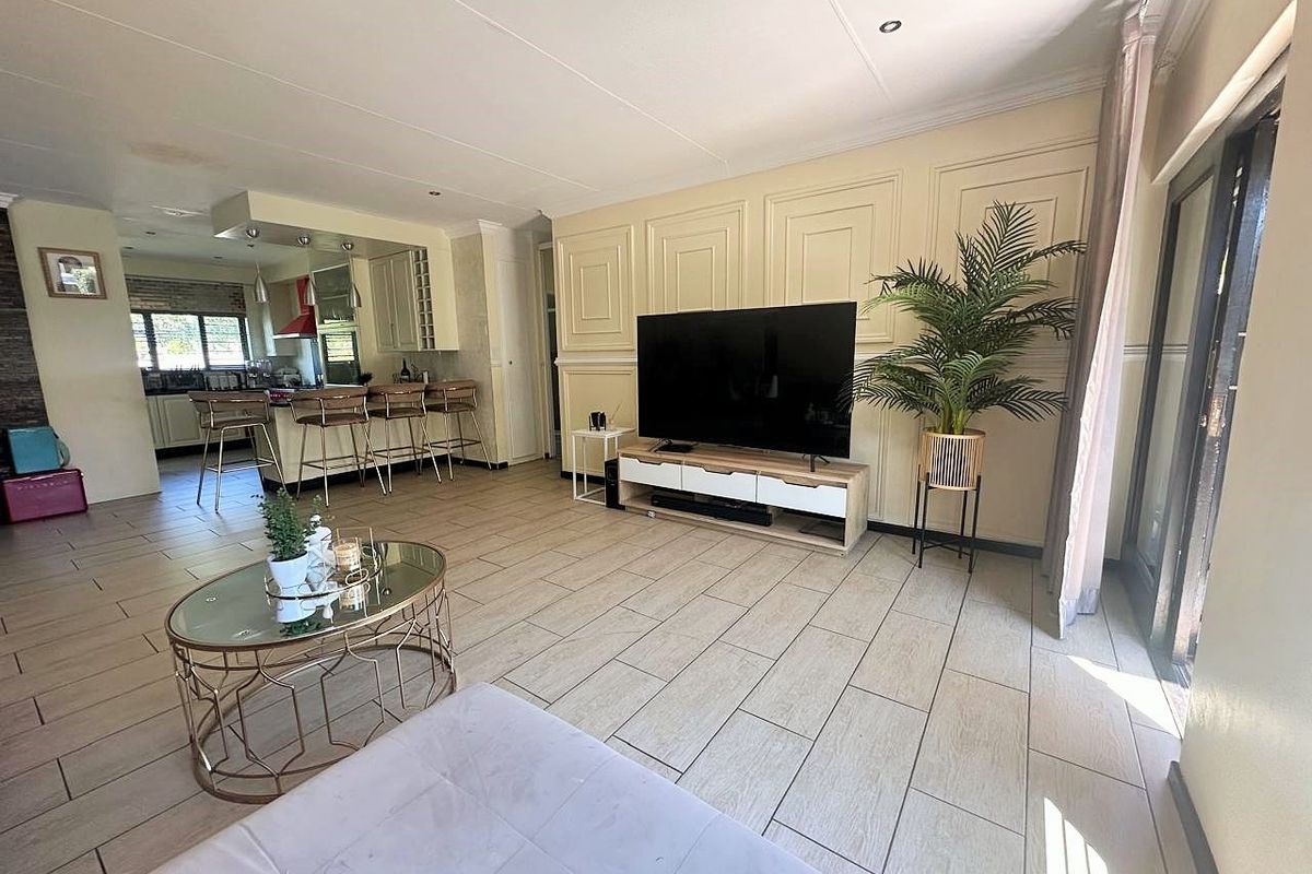 The BEST Buy ever - Bargain,  Elegant,  Spacious, Tranquil. - Photo 2