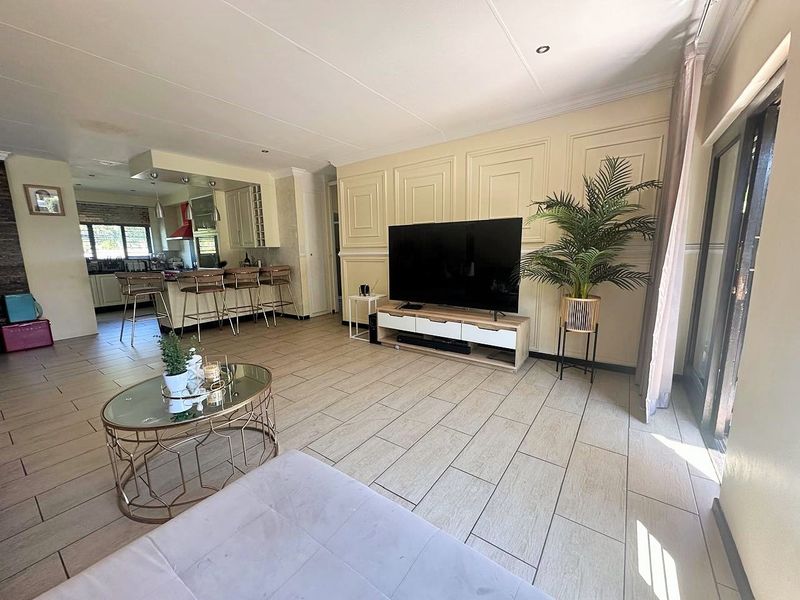 The BEST Buy ever - Bargain,  Elegant,  Spacious, Tranquil. - Photo 2