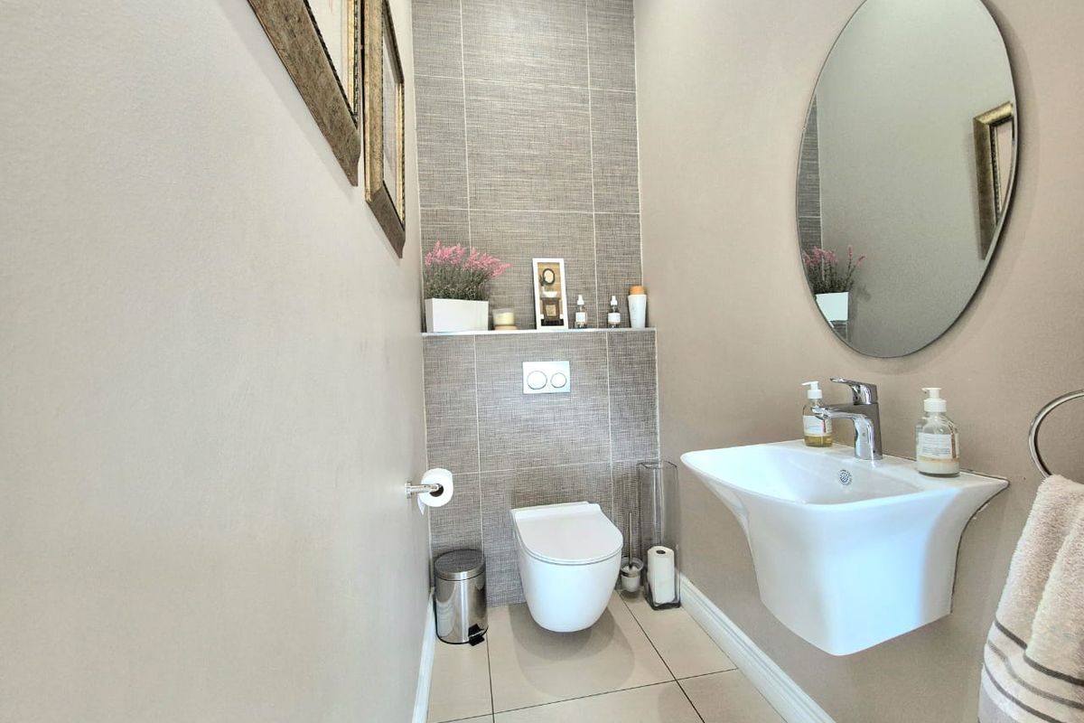 Discover Your Dream Home in Prestigious Midstream Ridge Estate! - Photo 5