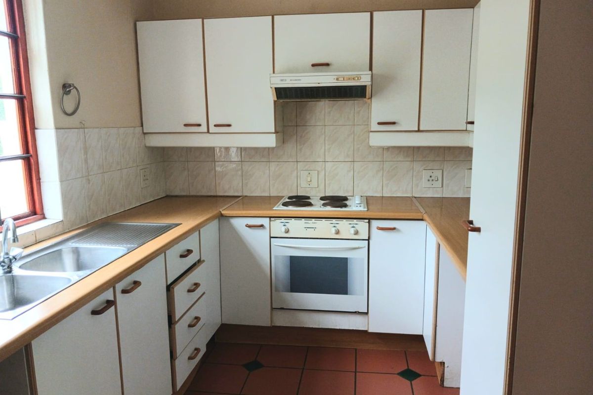 Three Bedroom Townhouse with a Private Garden - Photo 5