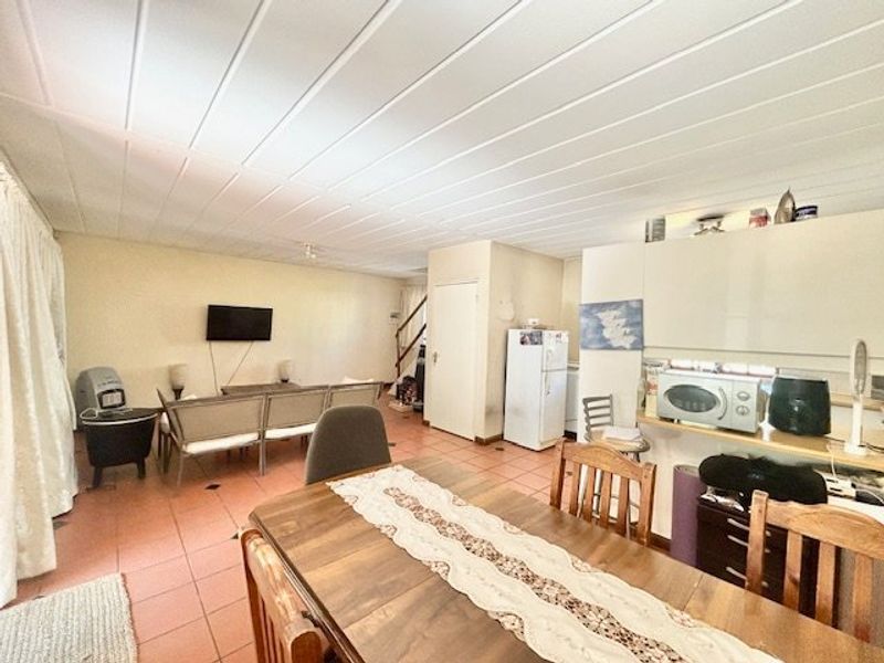 Three Bedroom Townhouse with a Private Garden - Photo 10