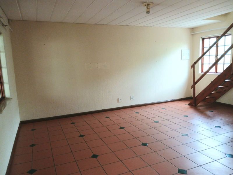 Three Bedroom Townhouse with a Private Garden - Photo 9