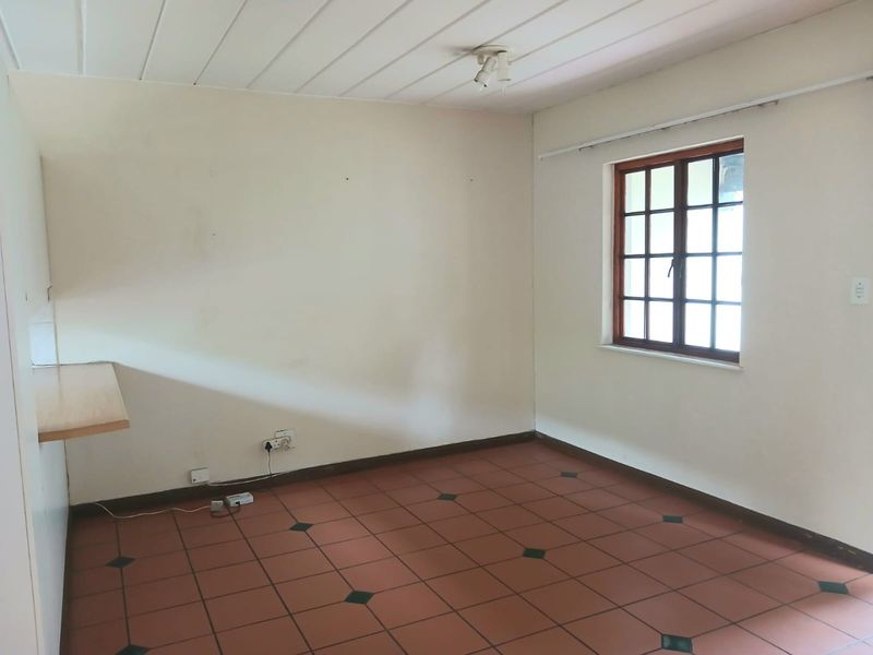 Three Bedroom Townhouse with a Private Garden - Photo 7