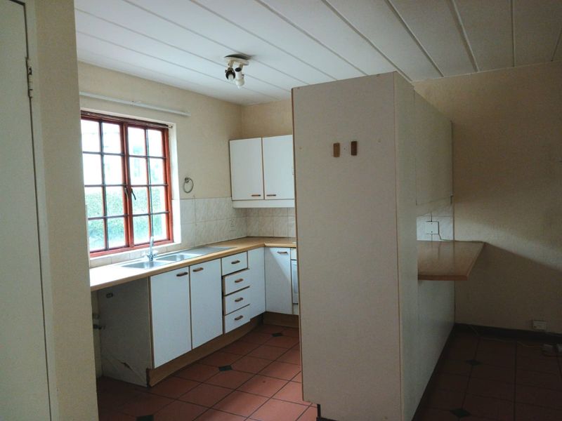 Three Bedroom Townhouse with a Private Garden - Photo 6