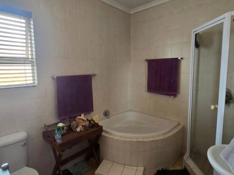 3 Bedroom House for Sale in Glen Marais - Photo 3