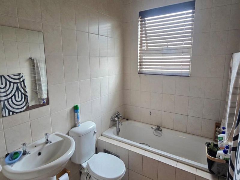 3 Bedroom House for Sale in Glen Marais - Photo 8