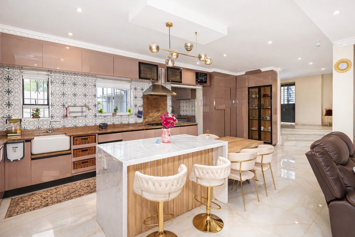 Charming Family Home Near Lycée Jules Verne; French School in Morningside - Photo 5
