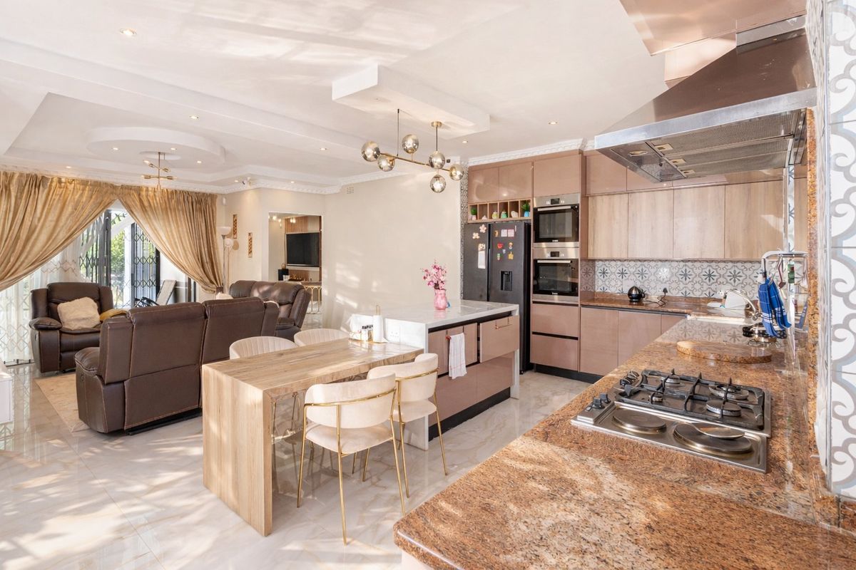 Charming Family Home Near Lycée Jules Verne; French School in Morningside - Photo 3
