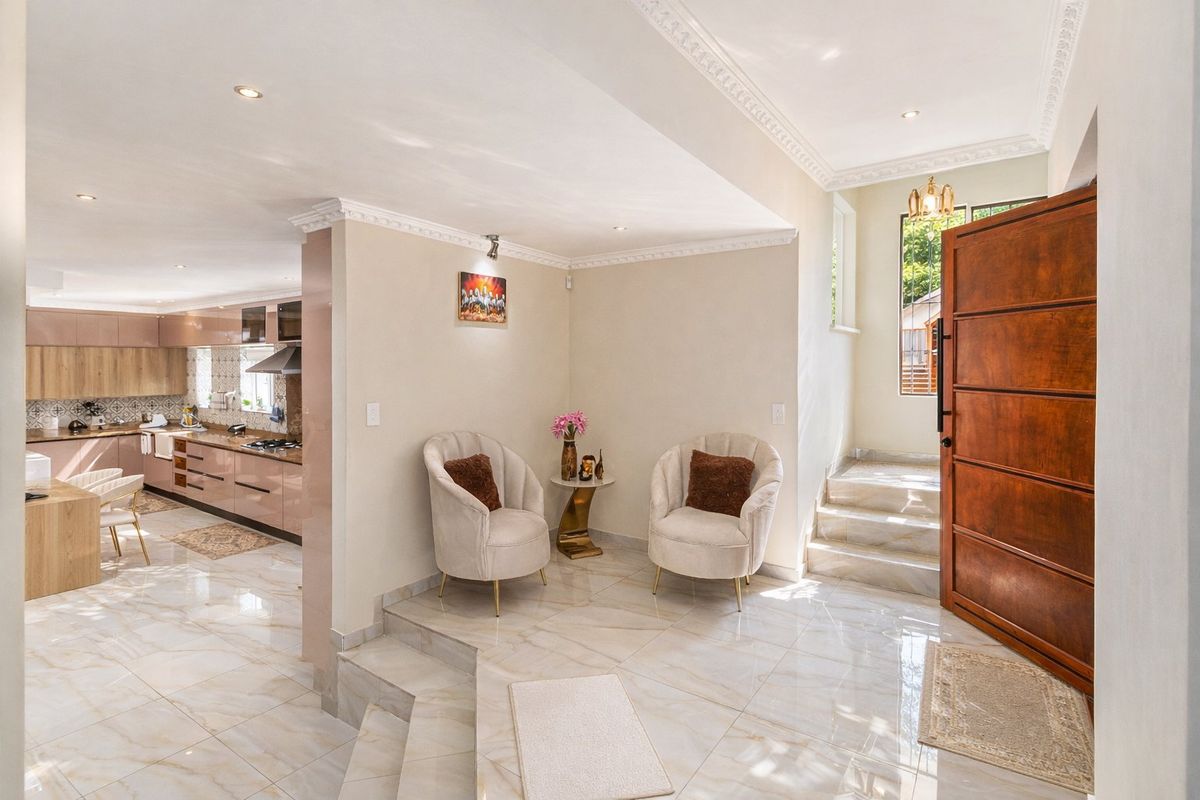 Charming Family Home Near Lycée Jules Verne; French School in Morningside - Photo 2