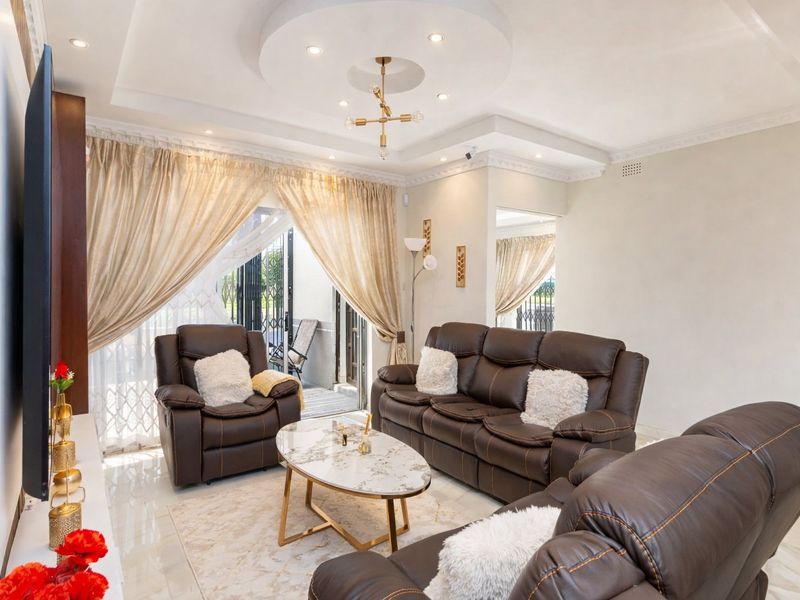 Charming Family Home Near Lycée Jules Verne; French School in Morningside - Photo 10