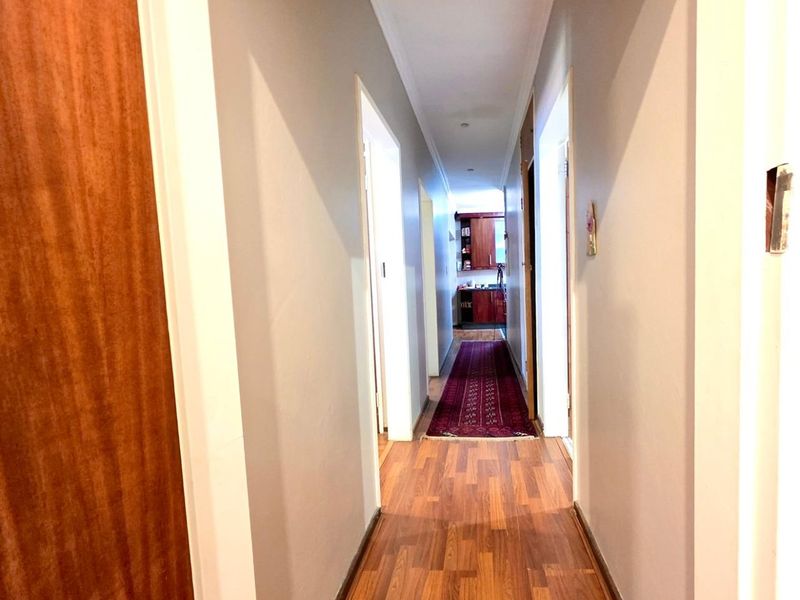 Elegant Family Living in the Heart of Wierda Park - Photo 10