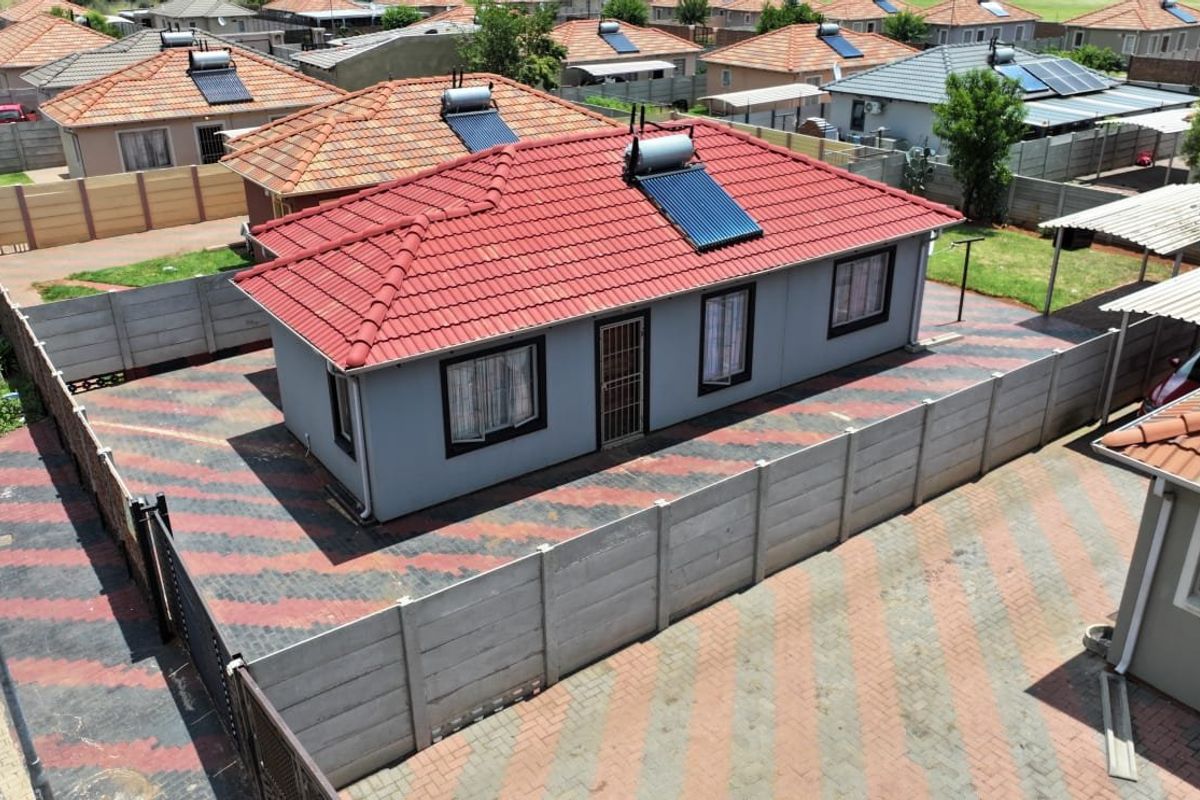 Spacious 3 bedroom and 2 bathroom house for sale in sky city  - Photo 2