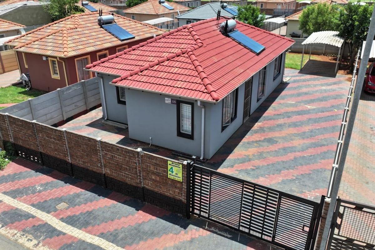 Spacious 3 bedroom and 2 bathroom house for sale in sky city  - Photo 3