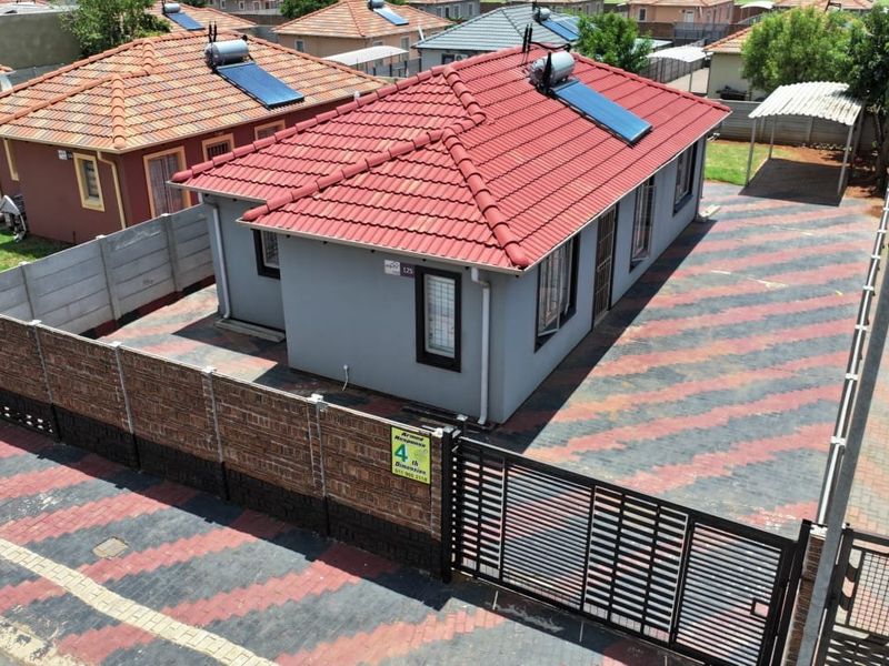 Spacious 3 bedroom and 2 bathroom house for sale in sky city  - Photo 3