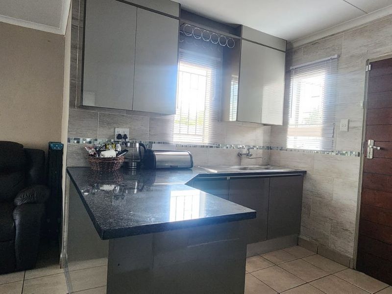 Spacious 3 bedroom and 2 bathroom house for sale in sky city  - Photo 9