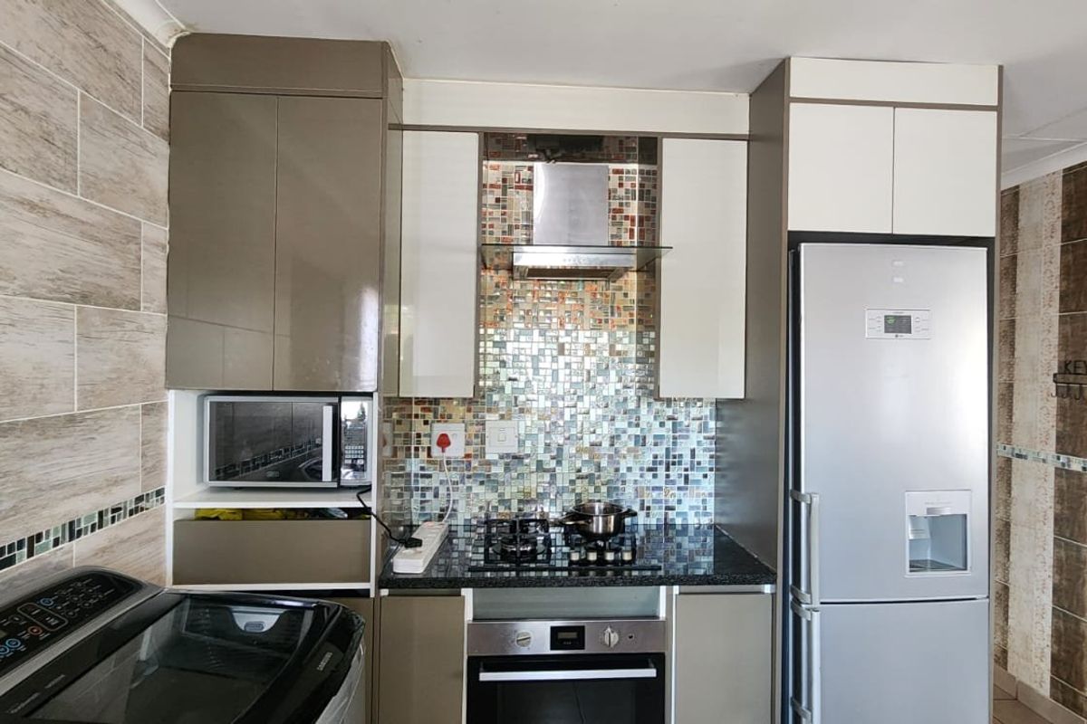 Spacious 3 bedroom and 2 bathroom house for sale in sky city  - Photo 5