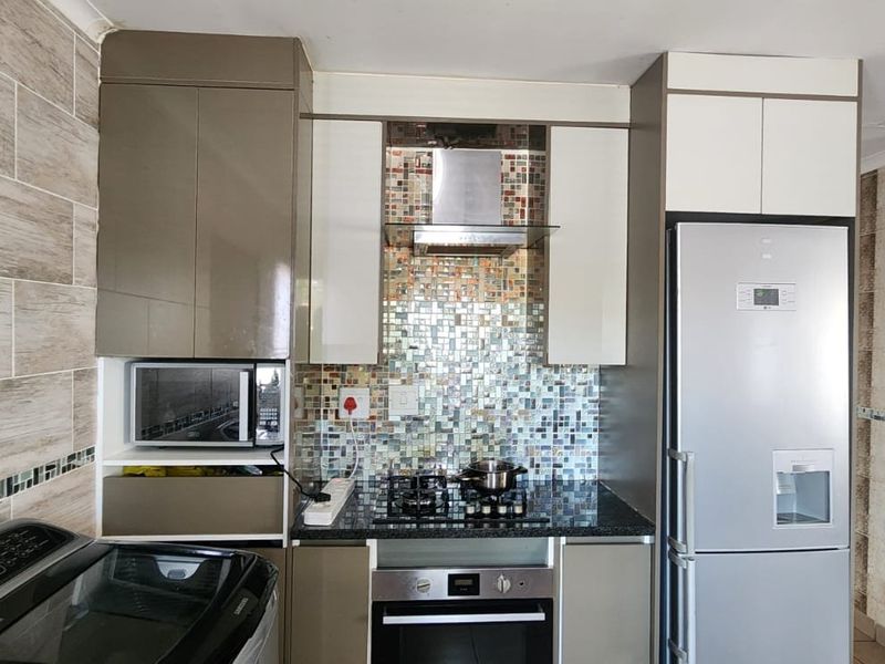 Spacious 3 bedroom and 2 bathroom house for sale in sky city  - Photo 5