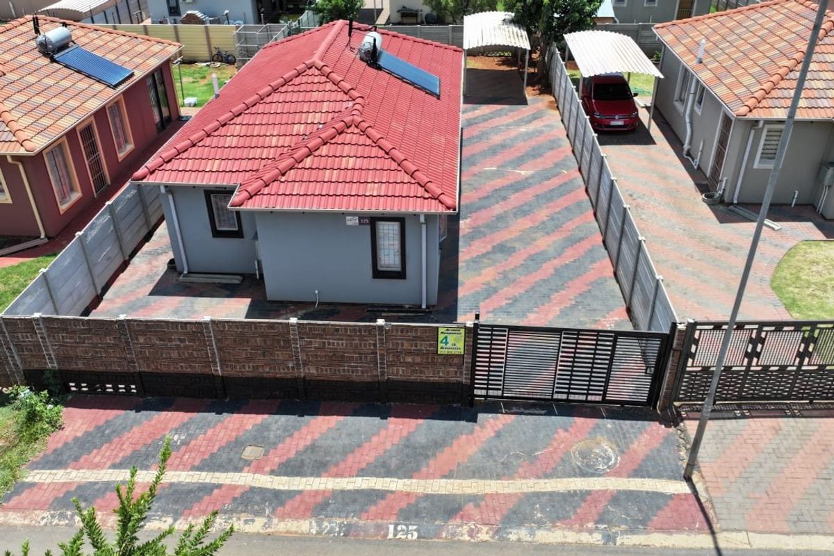 Spacious 3 bedroom and 2 bathroom house for sale in sky city  - Photo 4