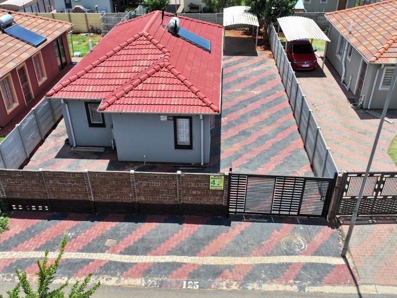Spacious 3 bedroom and 2 bathroom house for sale in sky city  - Photo 4