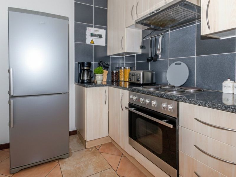 Exceptional renovated townhouse that is centrally located - Photo 8