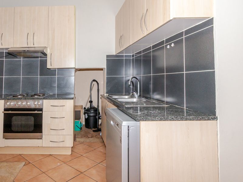 Exceptional renovated townhouse that is centrally located - Photo 9