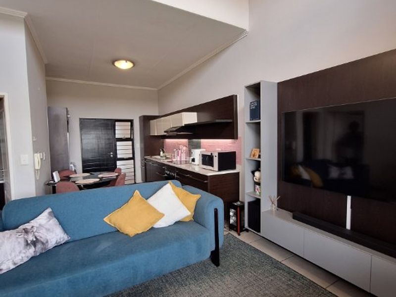 Stylish 1-Bedroom Flat with Amazing Views & Top Security!  - Photo 3