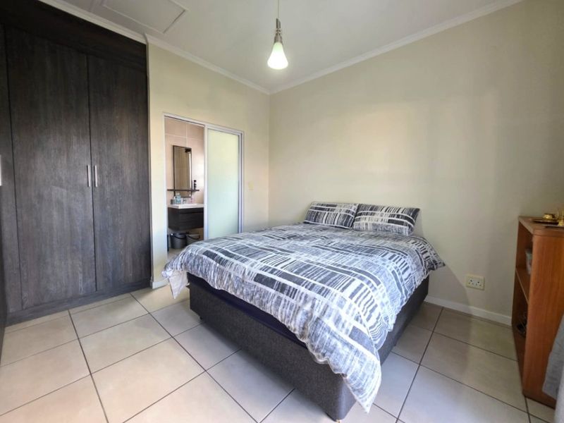 Modern 1-Bedroom Flat with Stunning Balcony Views!  - Photo 10