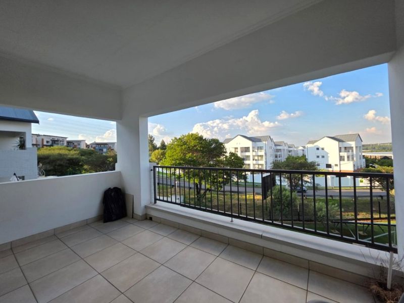 Modern 1-Bedroom Flat with Stunning Balcony Views!  - Photo 8