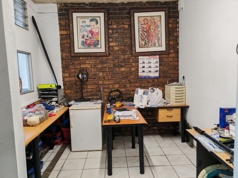 Ample Industrial Space Without the Bedfordview Price Tag - Photo 10