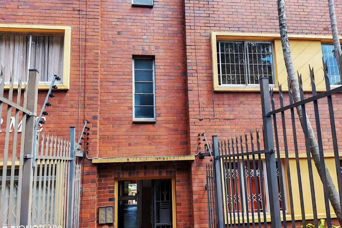 Affordable 2-Bedroom Apartment in a Secure, Well-Maintained Complex - Photo 2