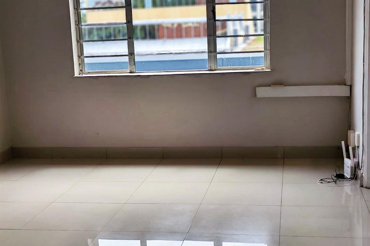 Affordable 2-Bedroom Apartment in a Secure, Well-Maintained Complex - Photo 3