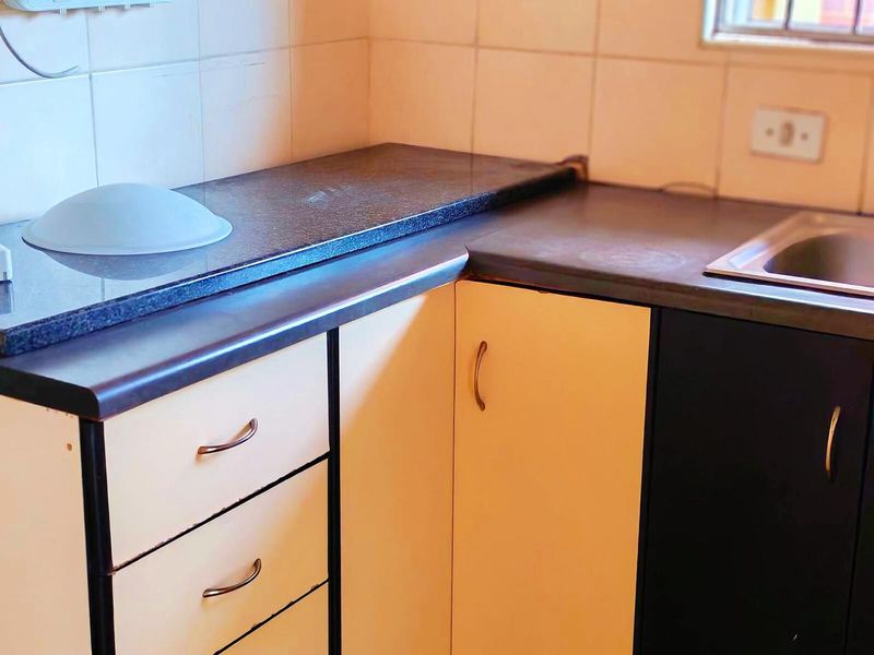 Affordable 2-Bedroom Apartment in a Secure, Well-Maintained Complex - Photo 7