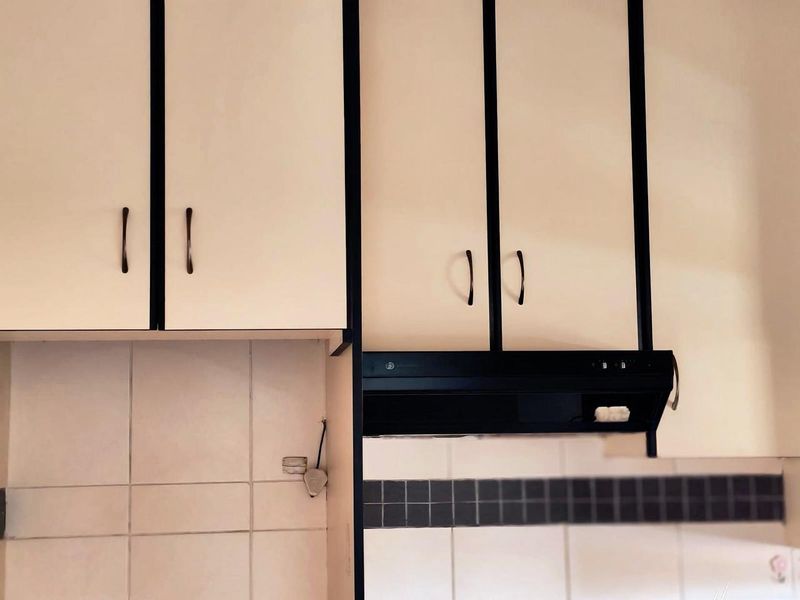 Affordable 2-Bedroom Apartment in a Secure, Well-Maintained Complex - Photo 4