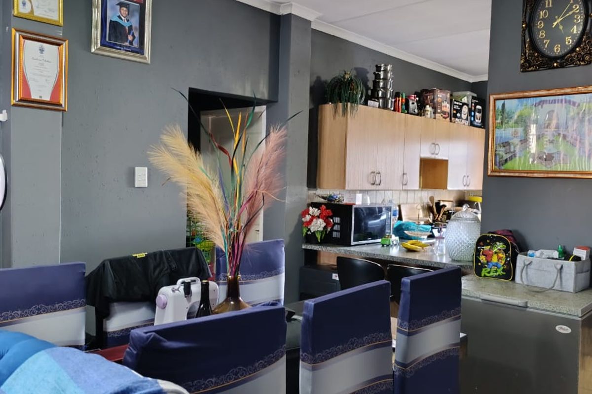 2 bedroom 1 bathroom ground floor apartment in Castle View,Germiston available for sale - Photo 3