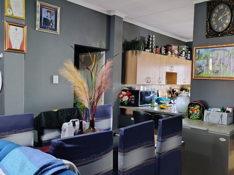 2 bedroom 1 bathroom ground floor apartment in Castle View,Germiston available for sale - Photo 3