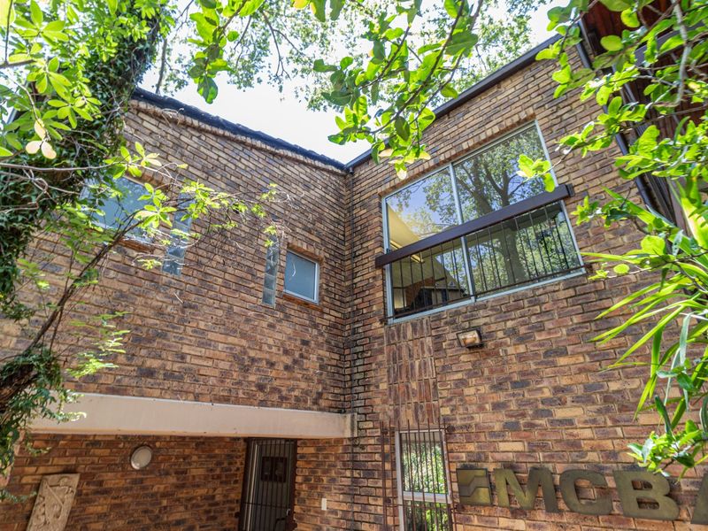 Stunning Family Home with Office Suite in secure Bryanston / Sandton area - Photo 7
