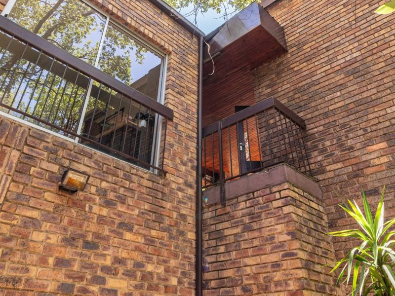 Stunning Family Home with Office Suite in secure Bryanston / Sandton area - Photo 6