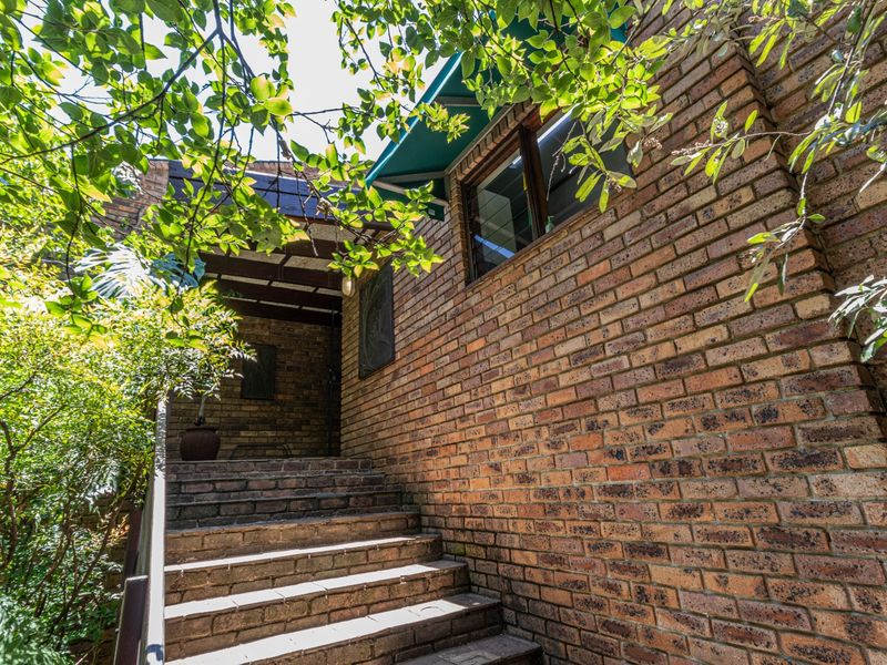 Stunning Family Home with Office Suite in secure Bryanston / Sandton area - Photo 8