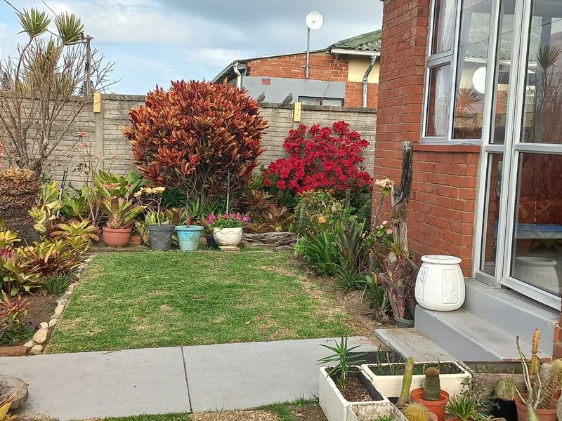 Sun, Sea & Serenity – Reduced!! Immaculate home with flat and a Jacuzzi in West Bank, Close to Schools, shops and West Bank Golf Course. - Photo 2