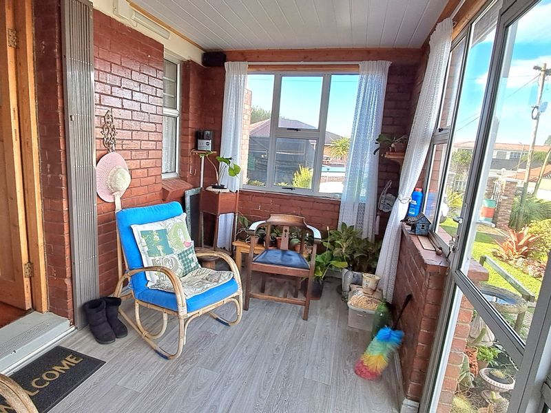 Sun, Sea & Serenity – Reduced!! Immaculate home with flat and a Jacuzzi in West Bank, Close to Schools, shops and West Bank Golf Course. - Photo 8