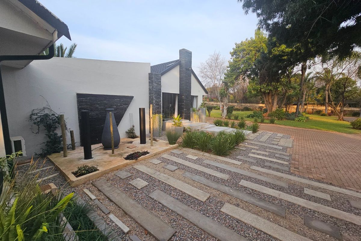 Ultra Modern 7 Bedroom 5 Bathroom House for Sale in Raslouw  - Photo 3
