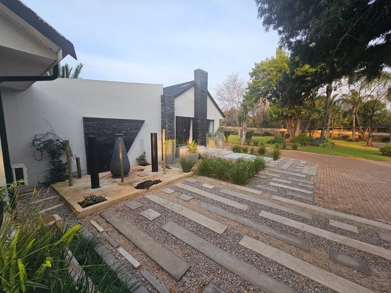 Ultra Modern 7 Bedroom 5 Bathroom House for Sale in Raslouw  - Photo 3