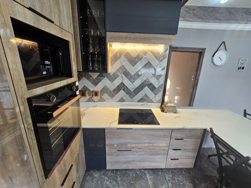 Ultra Modern 7 Bedroom 5 Bathroom House for Sale in Raslouw  - Photo 10