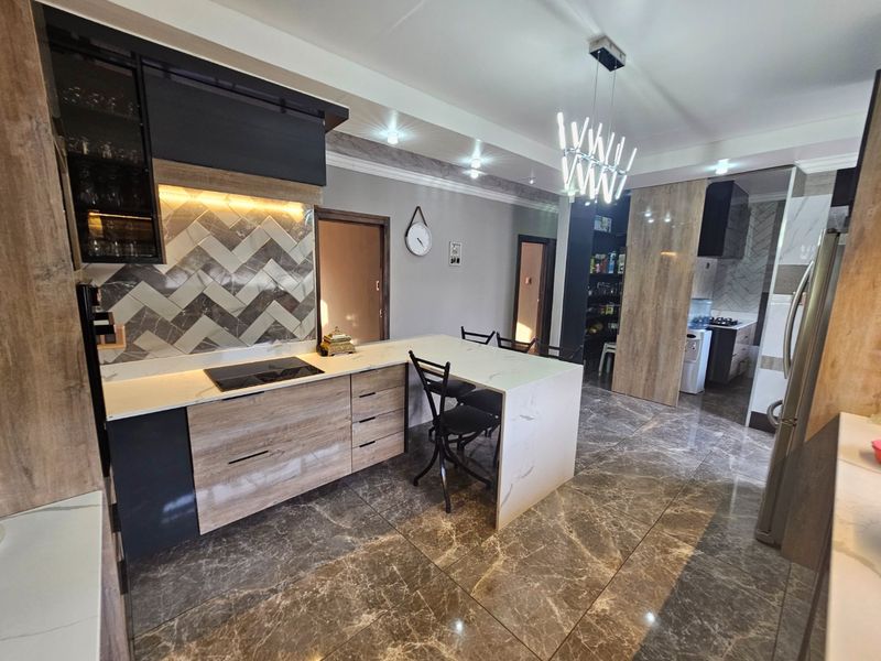 Ultra Modern 7 Bedroom 5 Bathroom House for Sale in Raslouw  - Photo 9